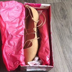 Chinese Laundry Shoes - Chinese Laundry Tan Lace Up Flats Chinese Laundry Shoes - Chinese Laundry Tan Lace Up Flats